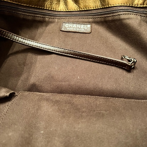 Chanel large shopping bag. Excellent condition. No visible wear. - Picture 8 of 10